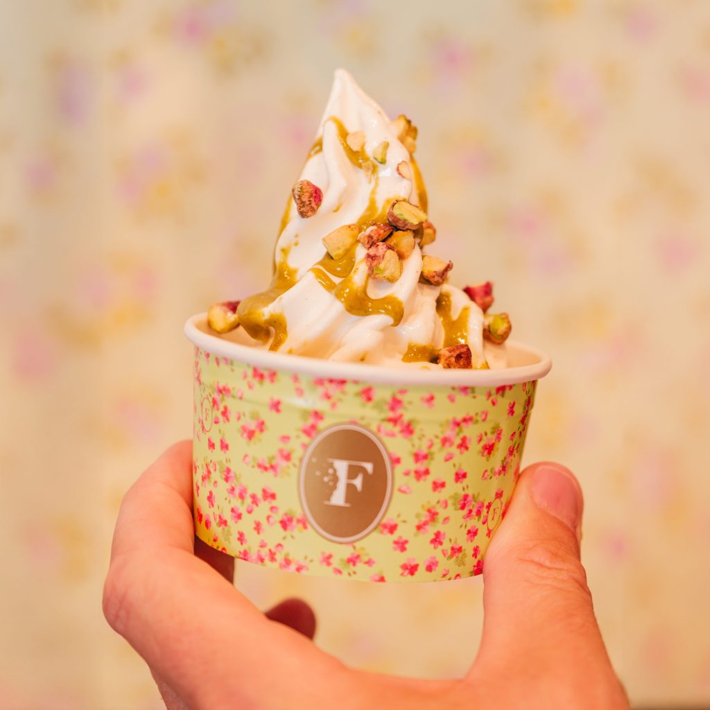 Pot de glace pistache feuillette